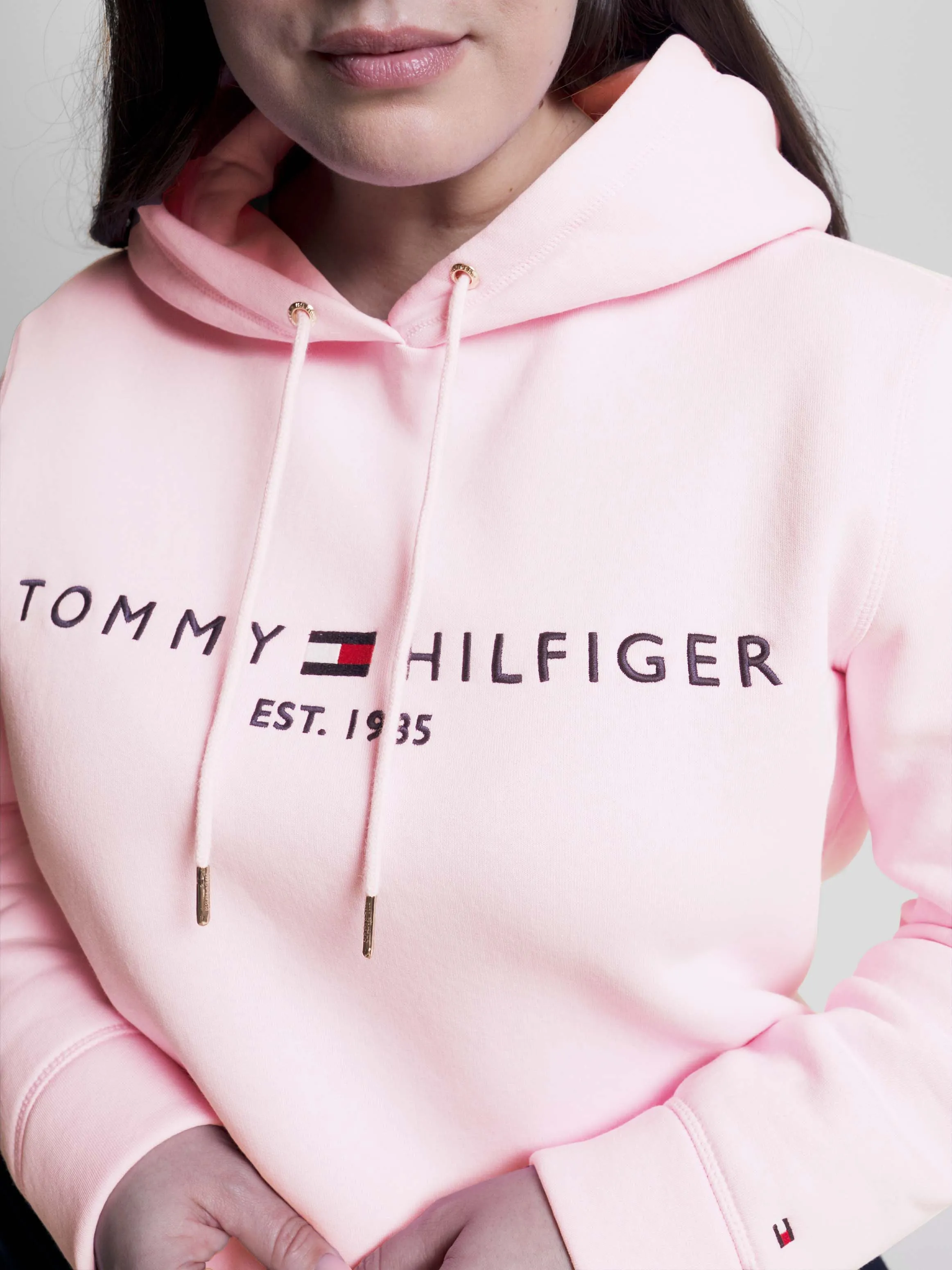 Essential Curve Logo Hoodie  | Sweatshirts & Hoodies |  Tommy Hilfiger