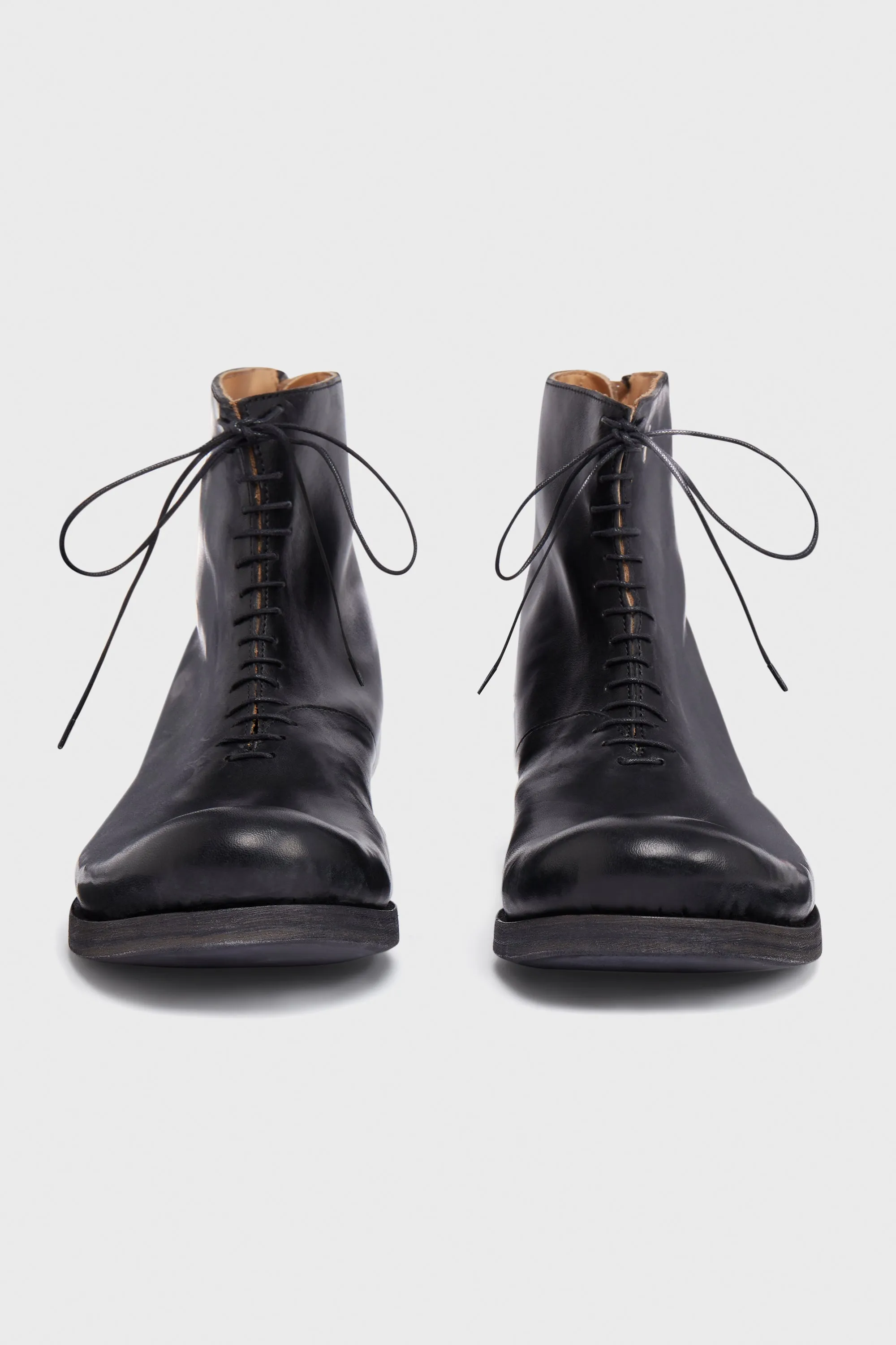 SHORT BACK ZIPPER BOOTS W/LACES