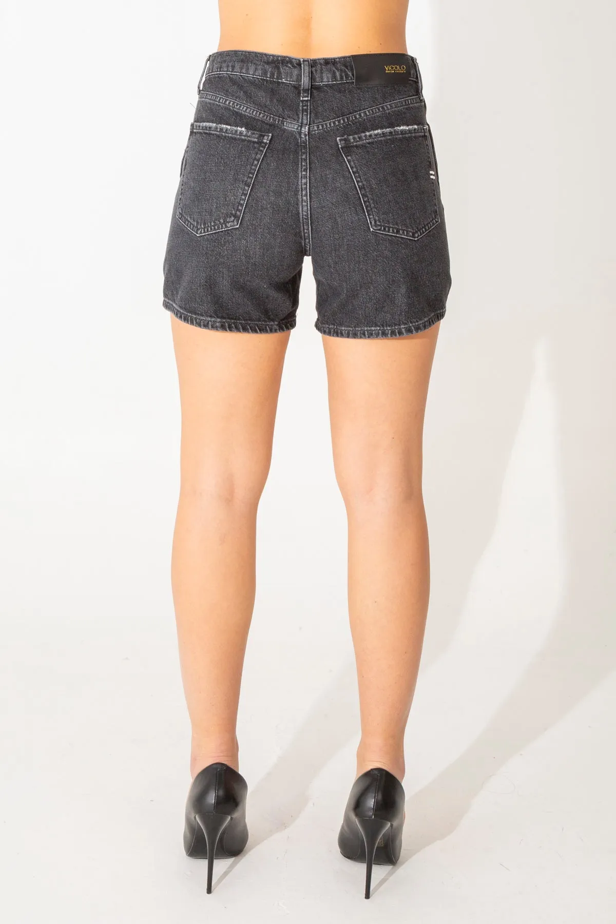 Shorts con rotture su fondo